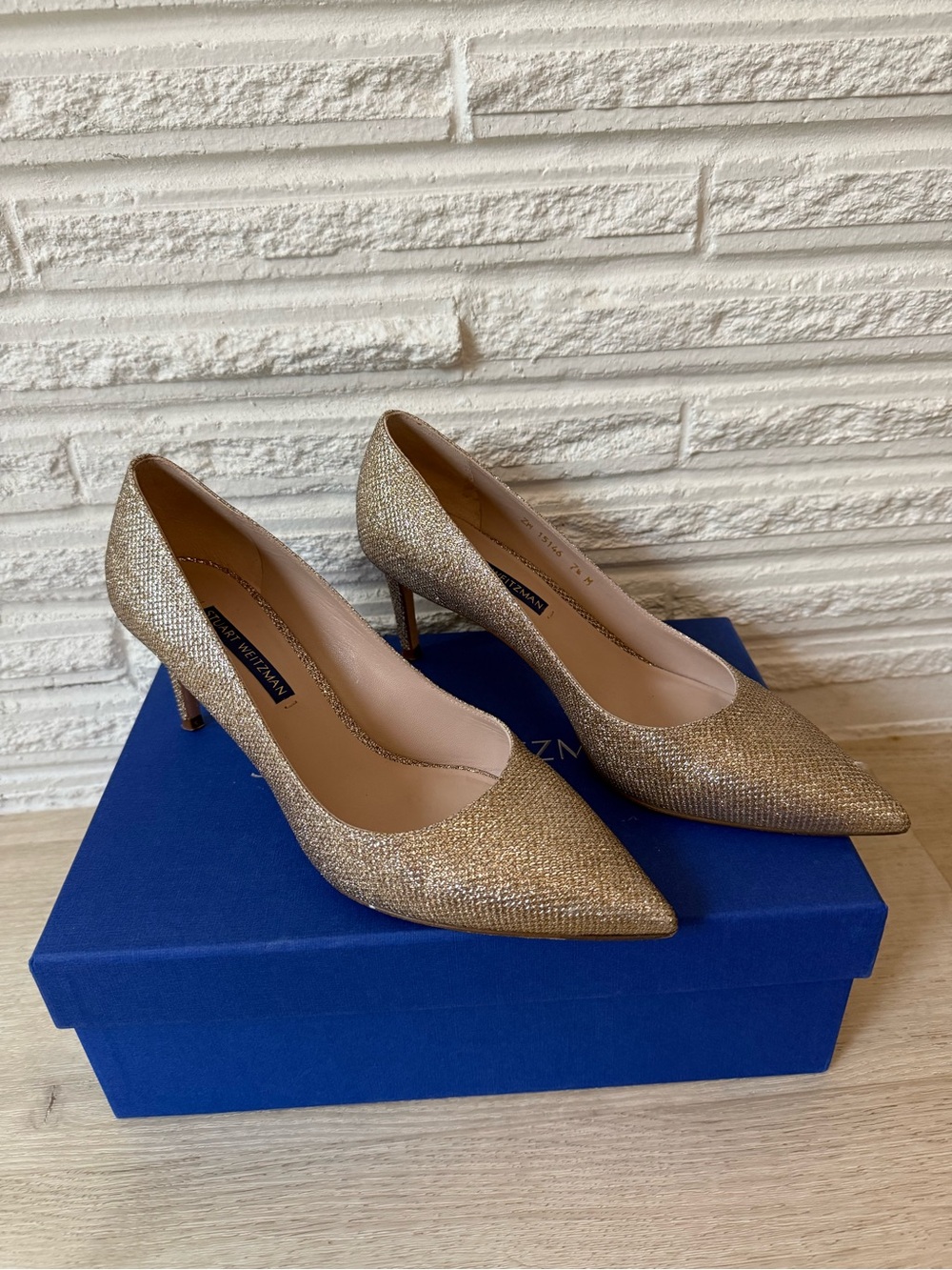 Stuart Weitzman Leigh 70 platinum noir gold sparkle pointed toe heel luxury -7.5